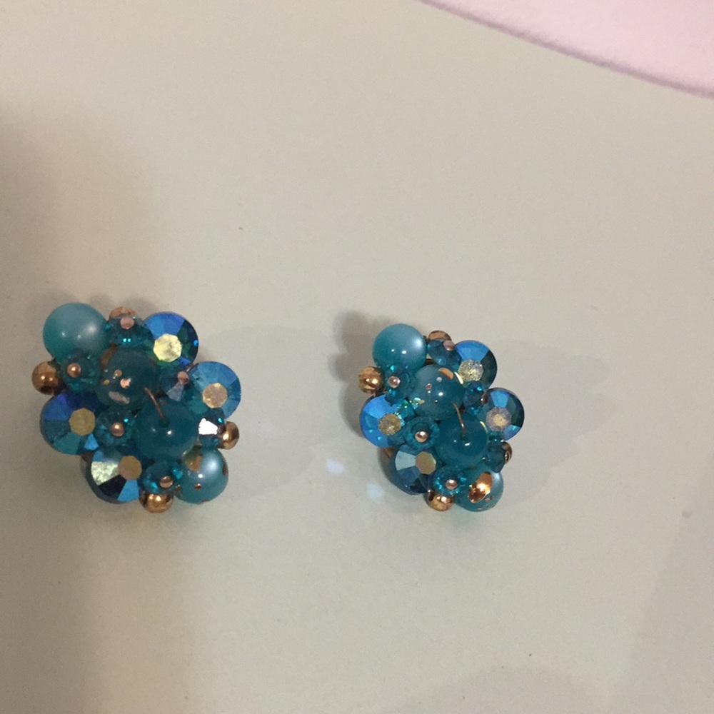 Vintage earrings, unsigned, beautiful sparkle